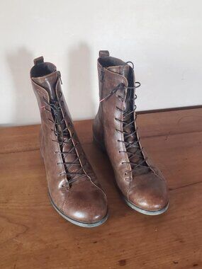 Vegetable tanned Austrian Think! Boots
